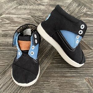 Tom’s Kids Botas slip on high top sneakers / shoes